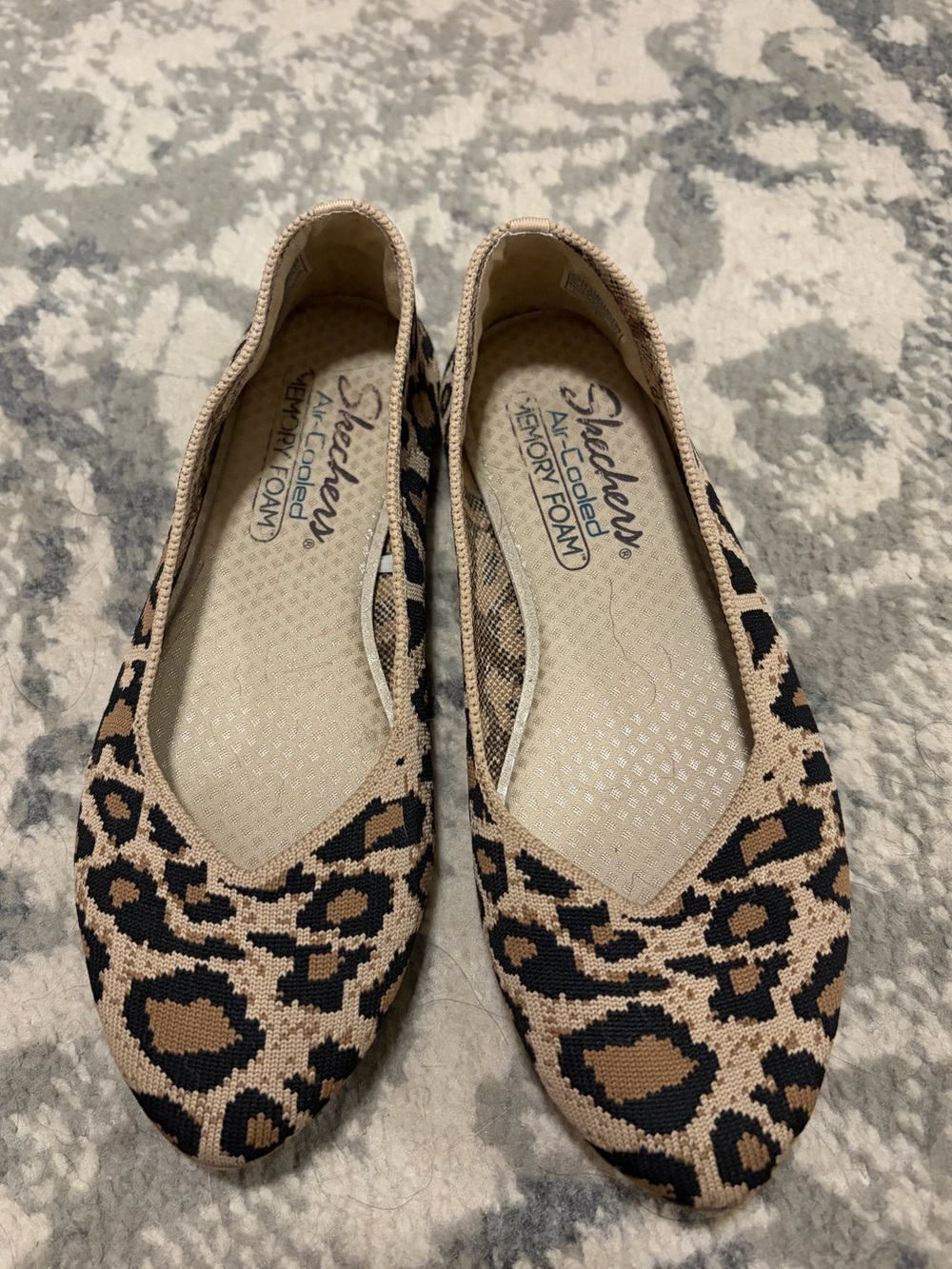 Skechers round toe leopard flats size 5.5